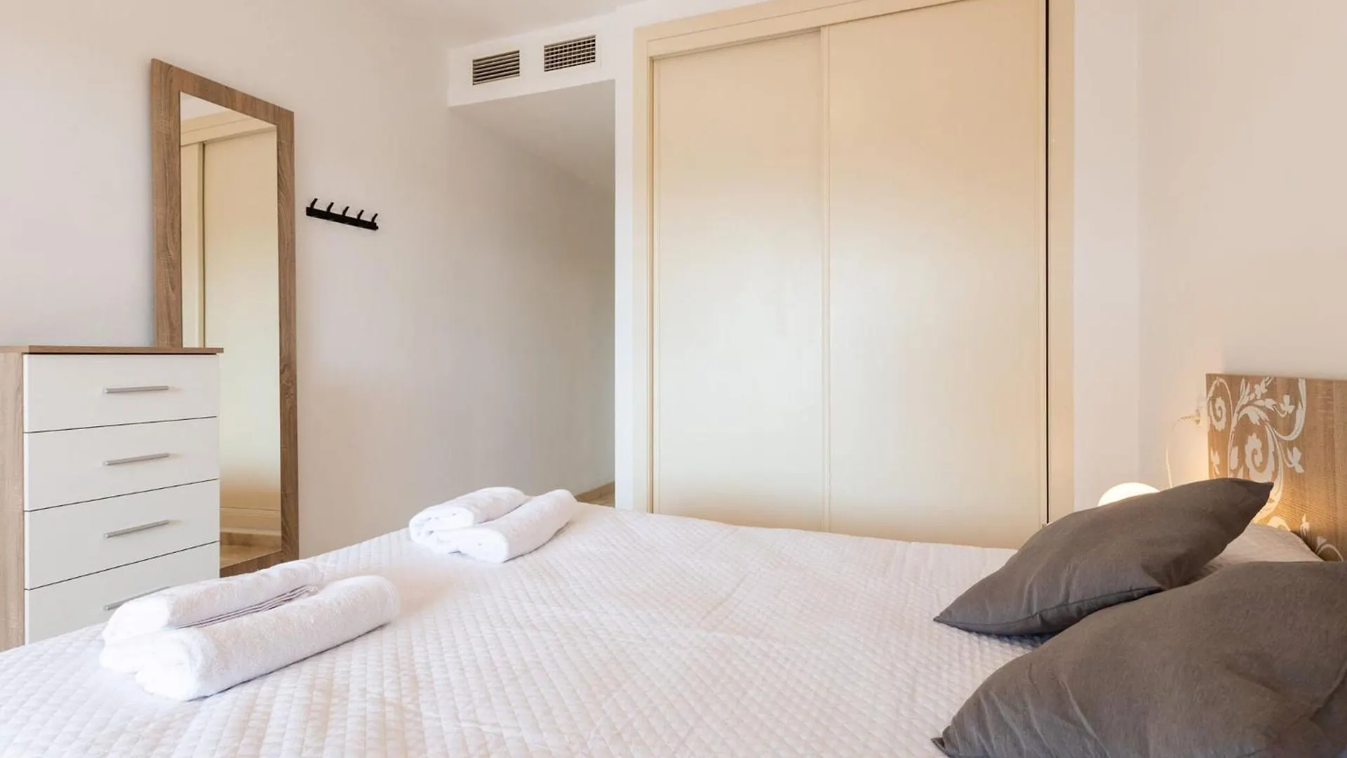 Aguamarina Gamonal - Apartment With Free Wifi Marbella 0*,  Spain