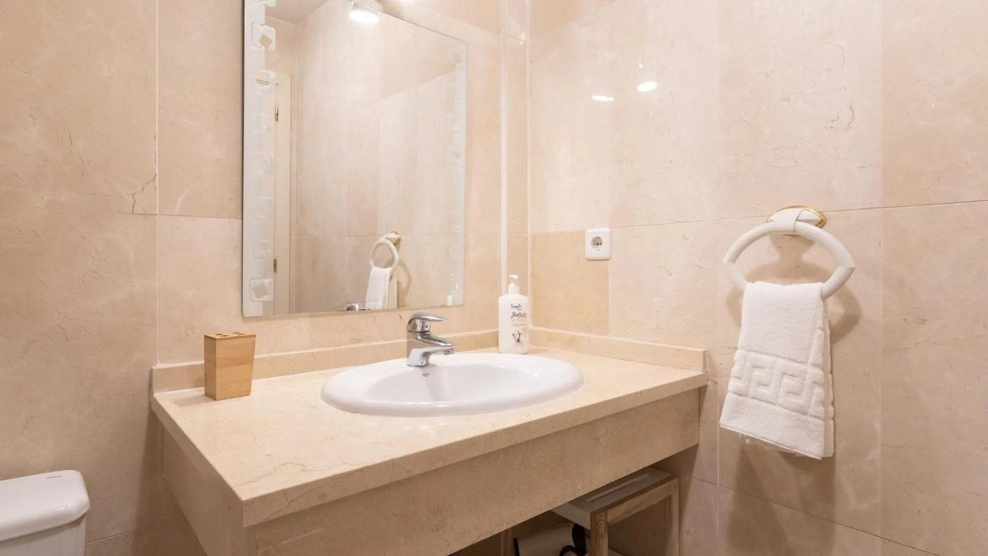 Holiday home Aguamarina Gamonal - Apartment With Free Wifi Marbella